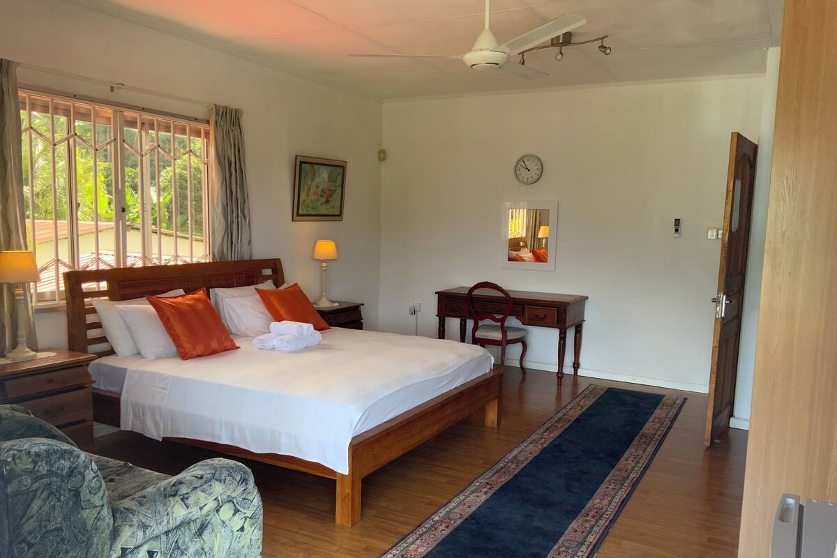 Minibar, individually furnished, free WiFi, bed sheets