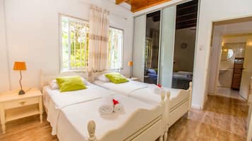Basic Room, 2 Twin Beds, Garden View | Minibar, individually furnished, free WiFi, bed sheets