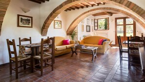 Dinner served - Borgo Gallinaio (Monteriggioni)