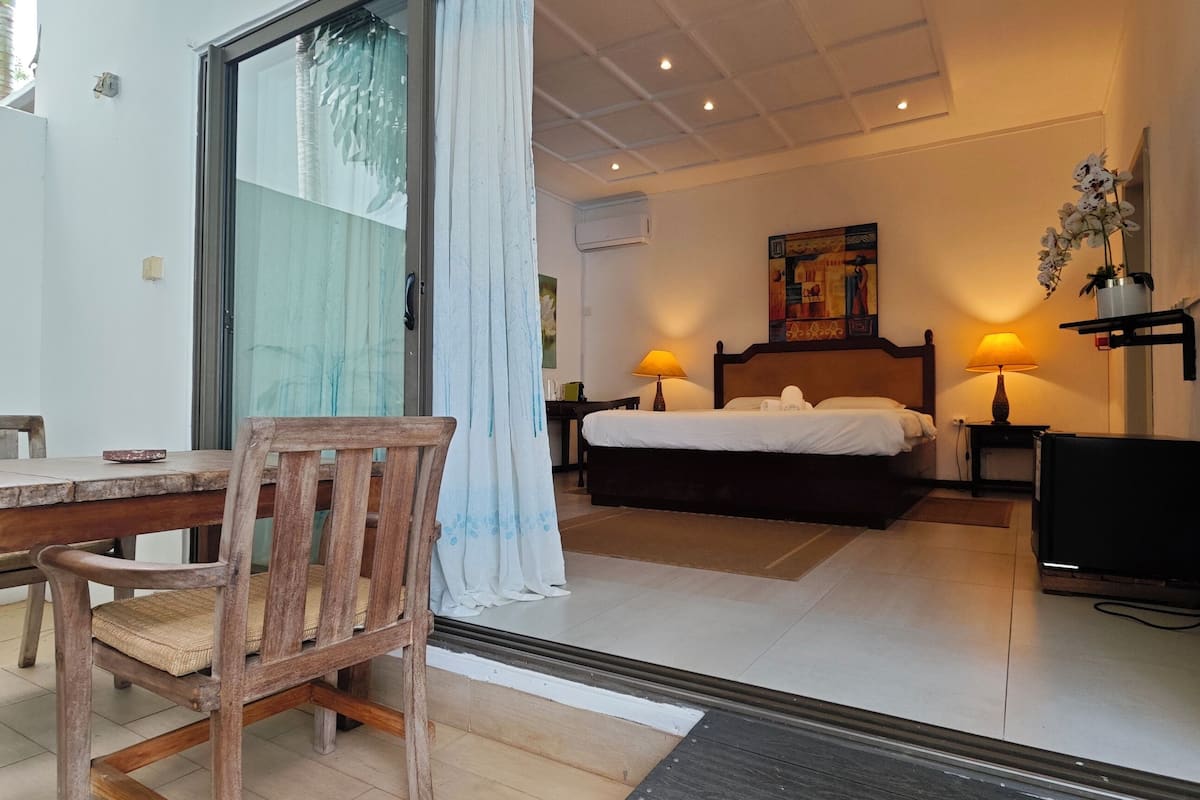Ropa de cama de alta calidad y minibar