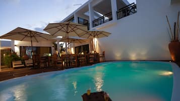 Outdoor pool, sun loungers