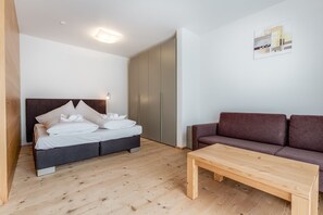Cunas, wifi gratis y ropa de cama 