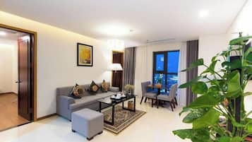 Deluxe Apartment | Living area | 32-inch flat-screen TV with cable channels, TV