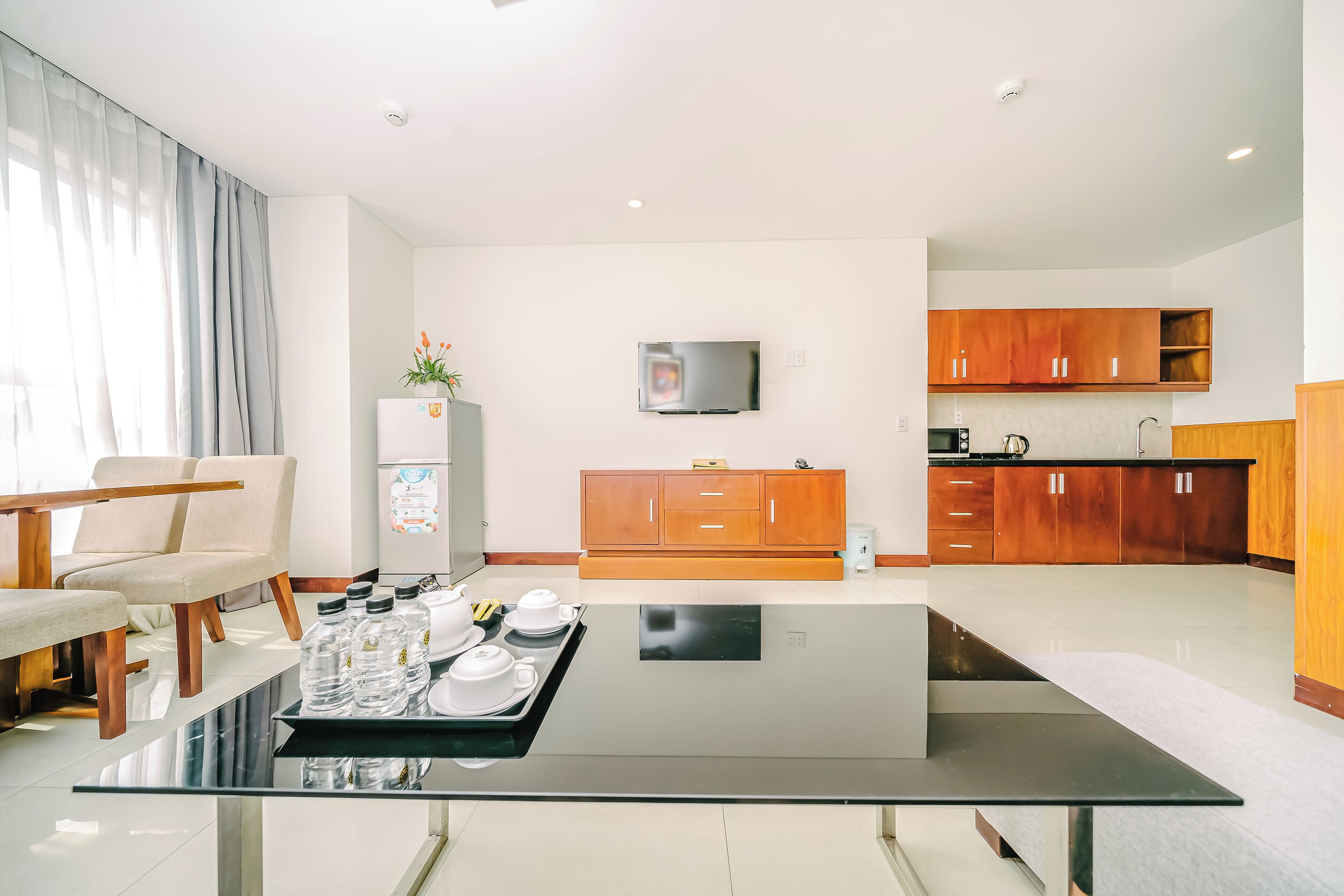Apartamento luxo | Área de estar | TV de tela plana 32 polegadas com canais a cabo, TV