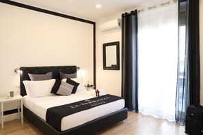 In-room safe, desk, blackout drapes, soundproofing - La Terrazza Palace (Palermo)