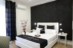 In-room safe, desk, blackout drapes, soundproofing - La Terrazza Palace (Palermo)