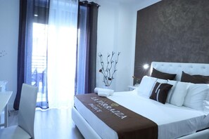 In-room safe, desk, blackout drapes, soundproofing - La Terrazza Palace (Palermo)