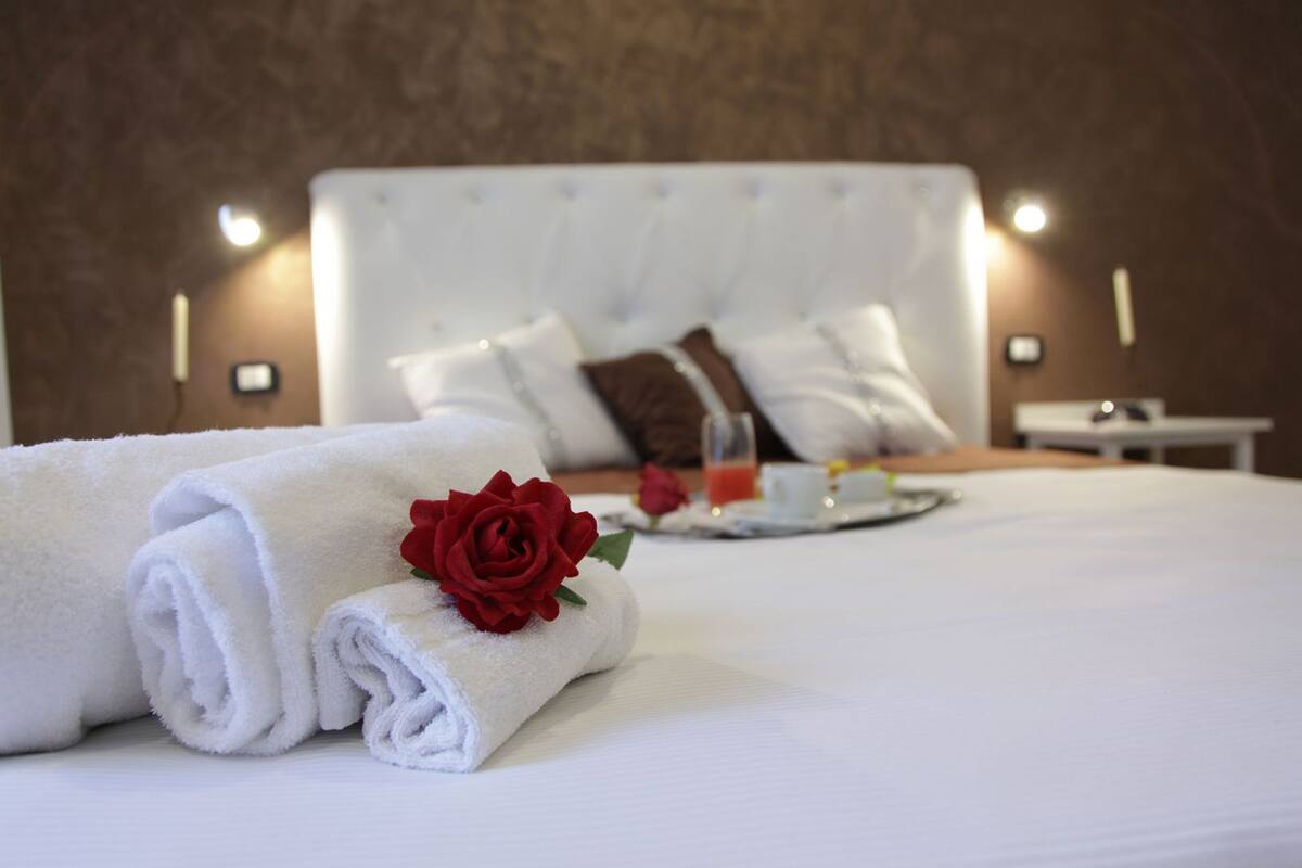 Standard Triple Room | In-room safe, desk, blackout drapes, soundproofing