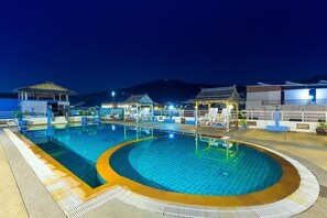 Indoor pool, outdoor pool - Sharaya Boutique Hotel Patong (Patong)