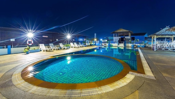 Outdoor pool - Sharaya Boutique Hotel Patong (Patong)