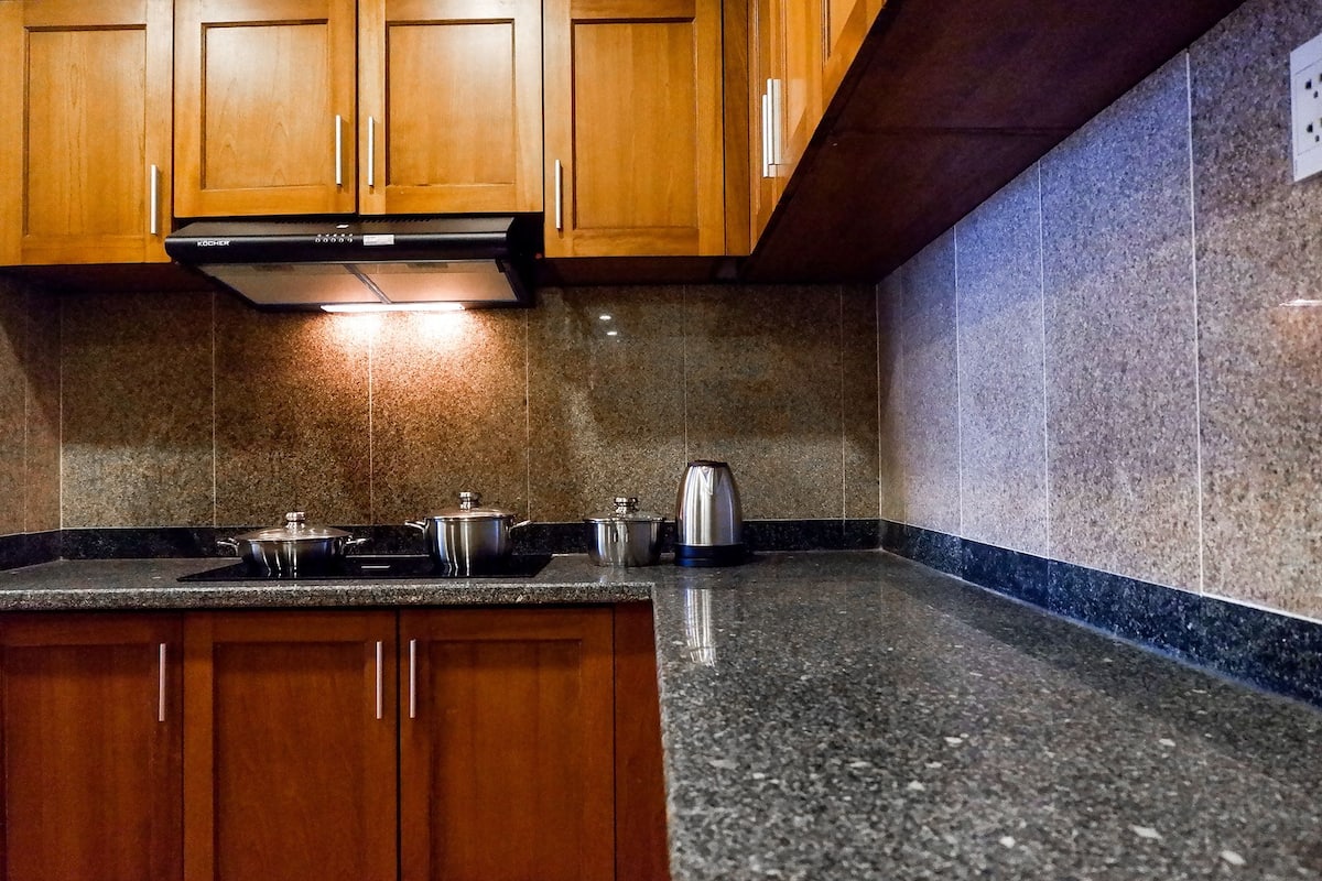 luxury apartment, 3 bedrooms, city view | private kitchen | fridge, microwave, stovetop, rice cooker