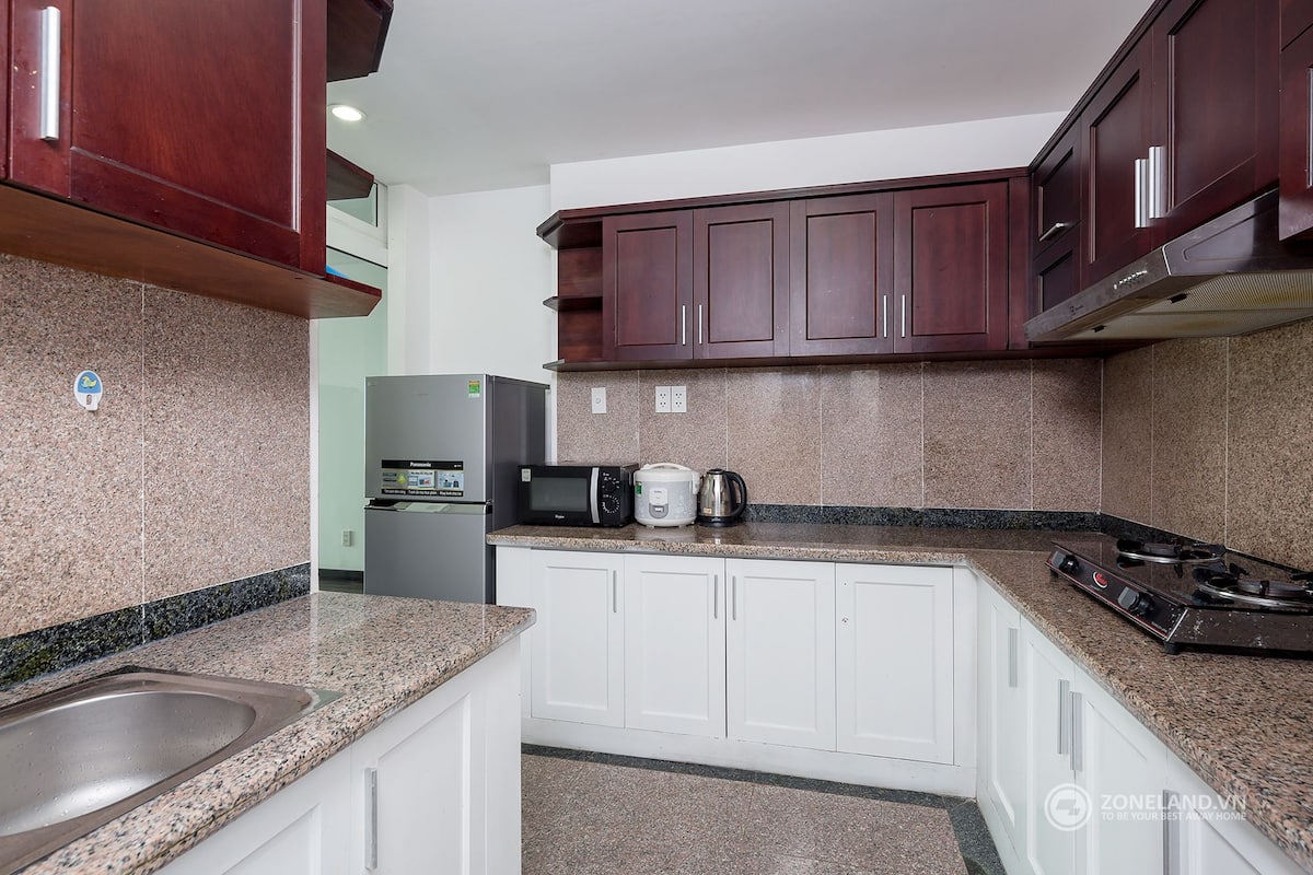 signature apartment, 3 bedrooms, pool view | desk, laptop workspace, soundproofing, free wifi