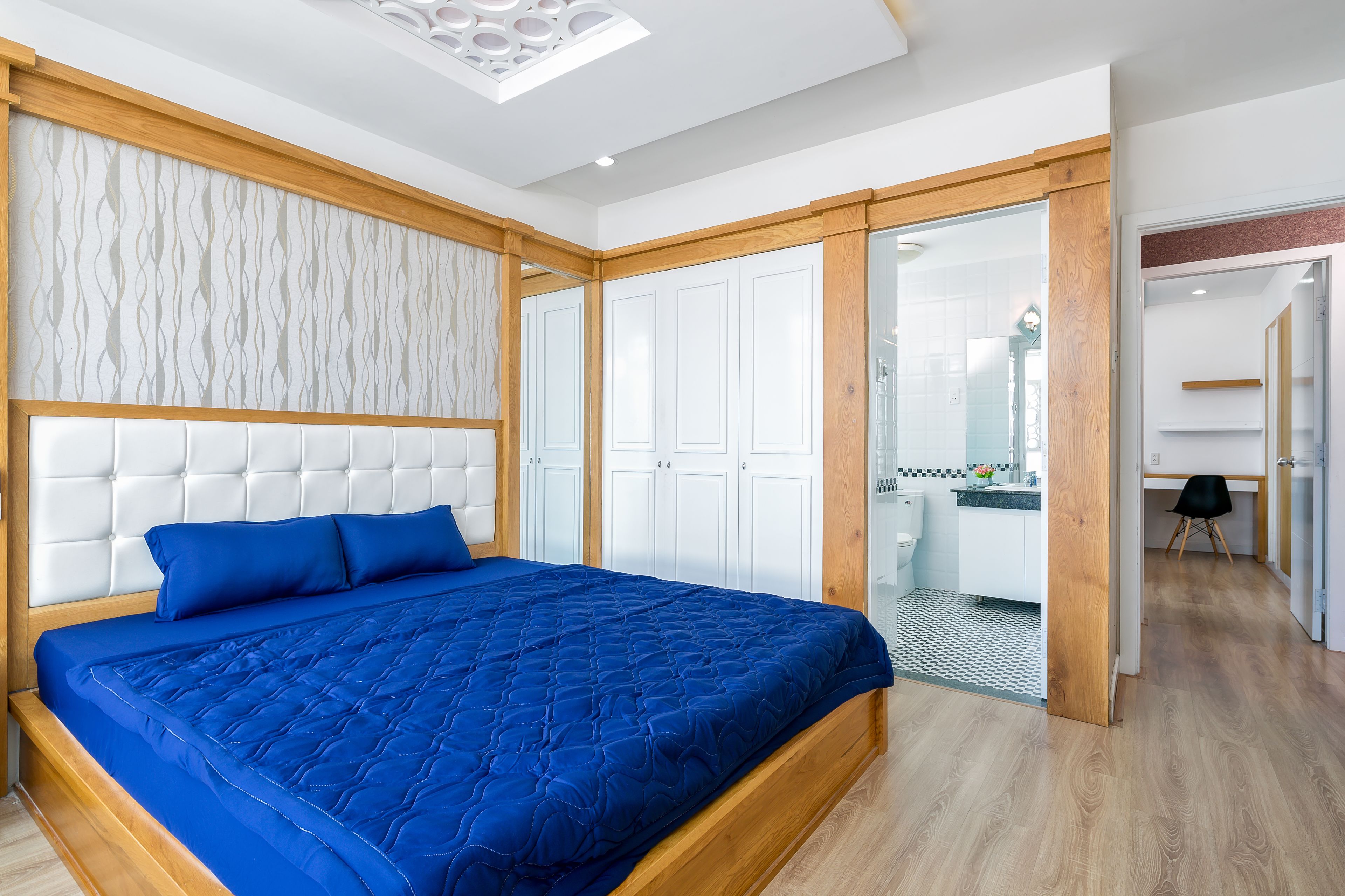 grand apartment, 3 bedrooms, city view | desk, laptop workspace, soundproofing, free wifi