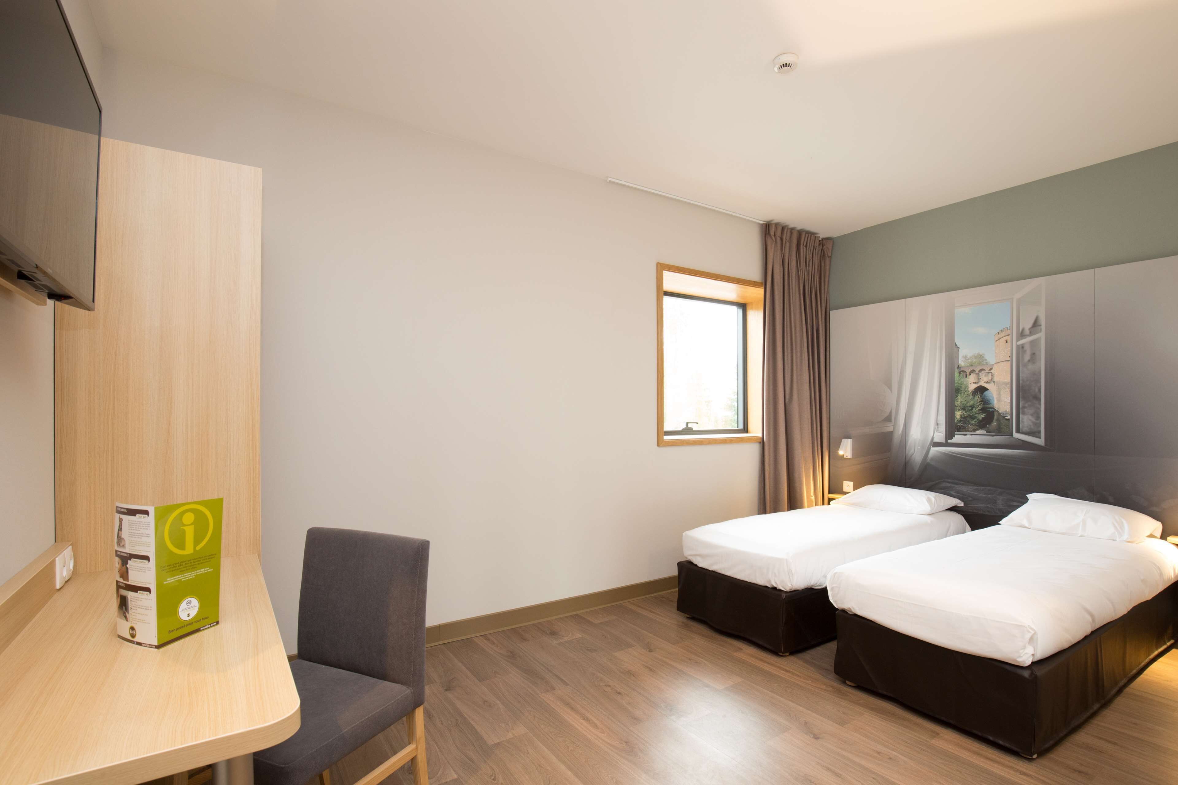standard room, 2 single beds | pillow-top beds, desk, blackout curtains, soundproofing
