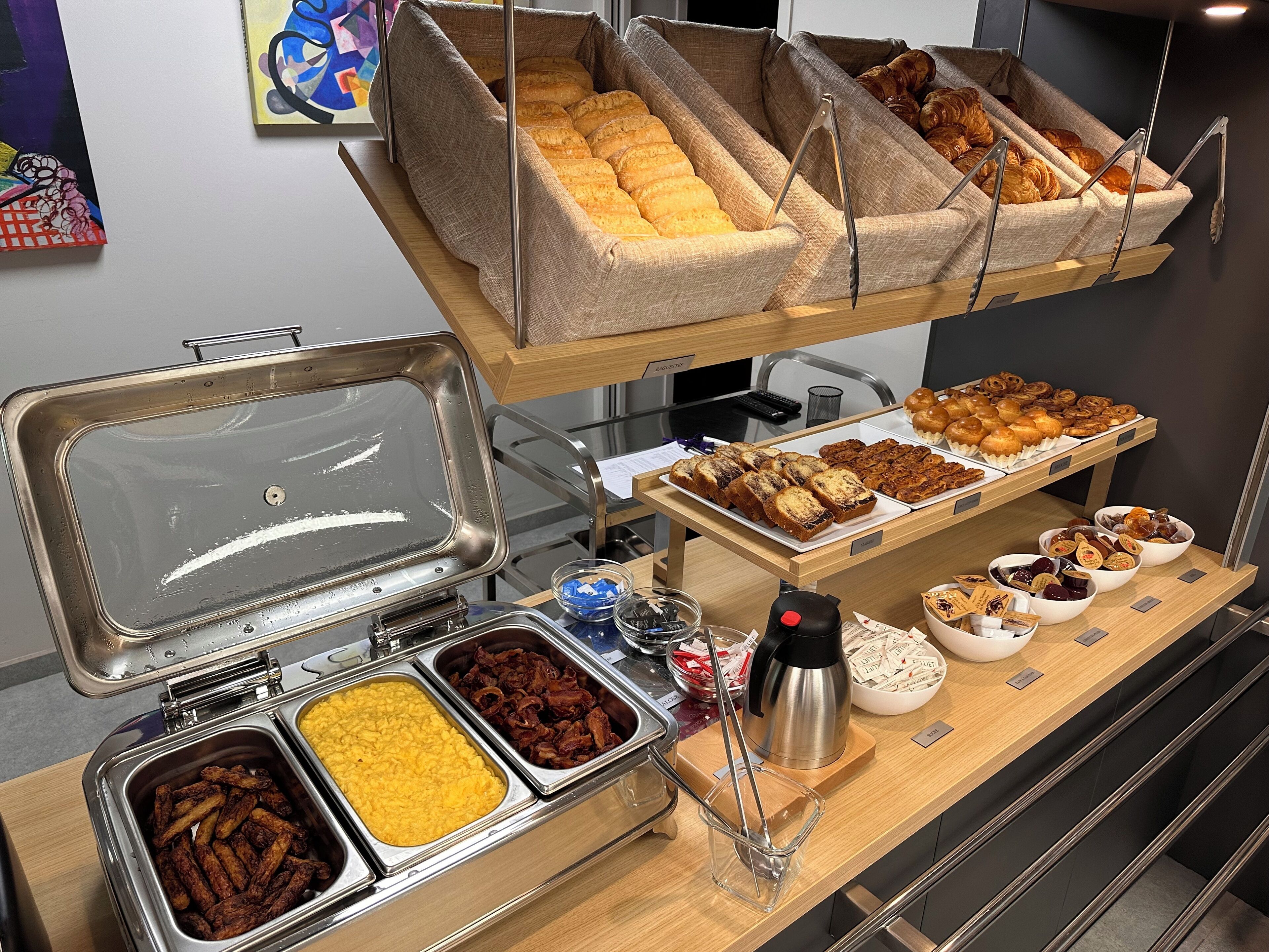 Daily buffet breakfast (EUR 13.90 per person)