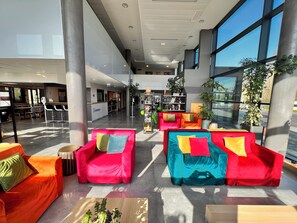 Lobby-Lounge