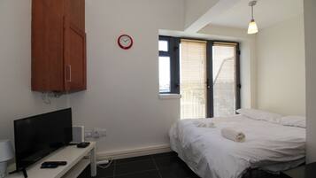 Basic Apartment, 1 Bedroom, Balcony | 1 bedroom, desk, iron/ironing board, free WiFi