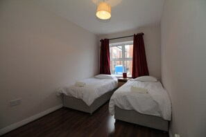 Basic Apartment, 2 Bedrooms, Balcony, City View | 1 bedroom, desk, iron/ironing board, free WiFi - Windmill Self Catering (Dublin)