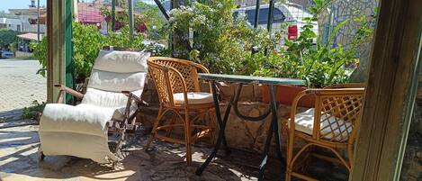 Basic Cabin | Exterior