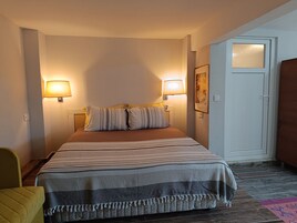 Basic Triple Room | Free WiFi