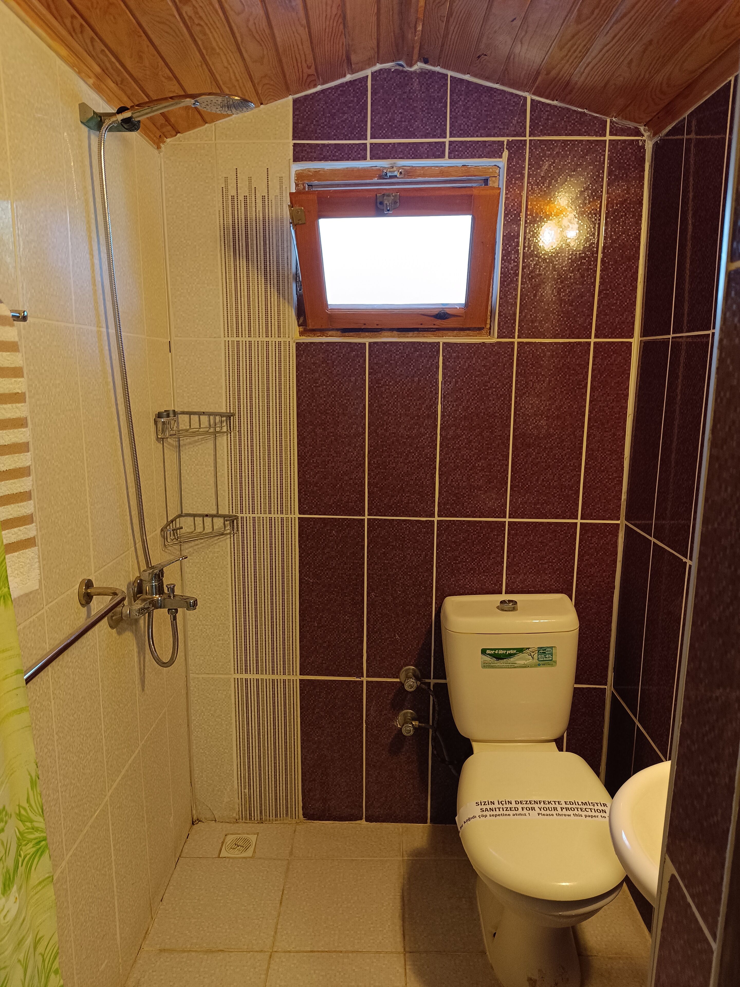 basic cabin | bathroom | shower, free toiletries, hair dryer, slippers