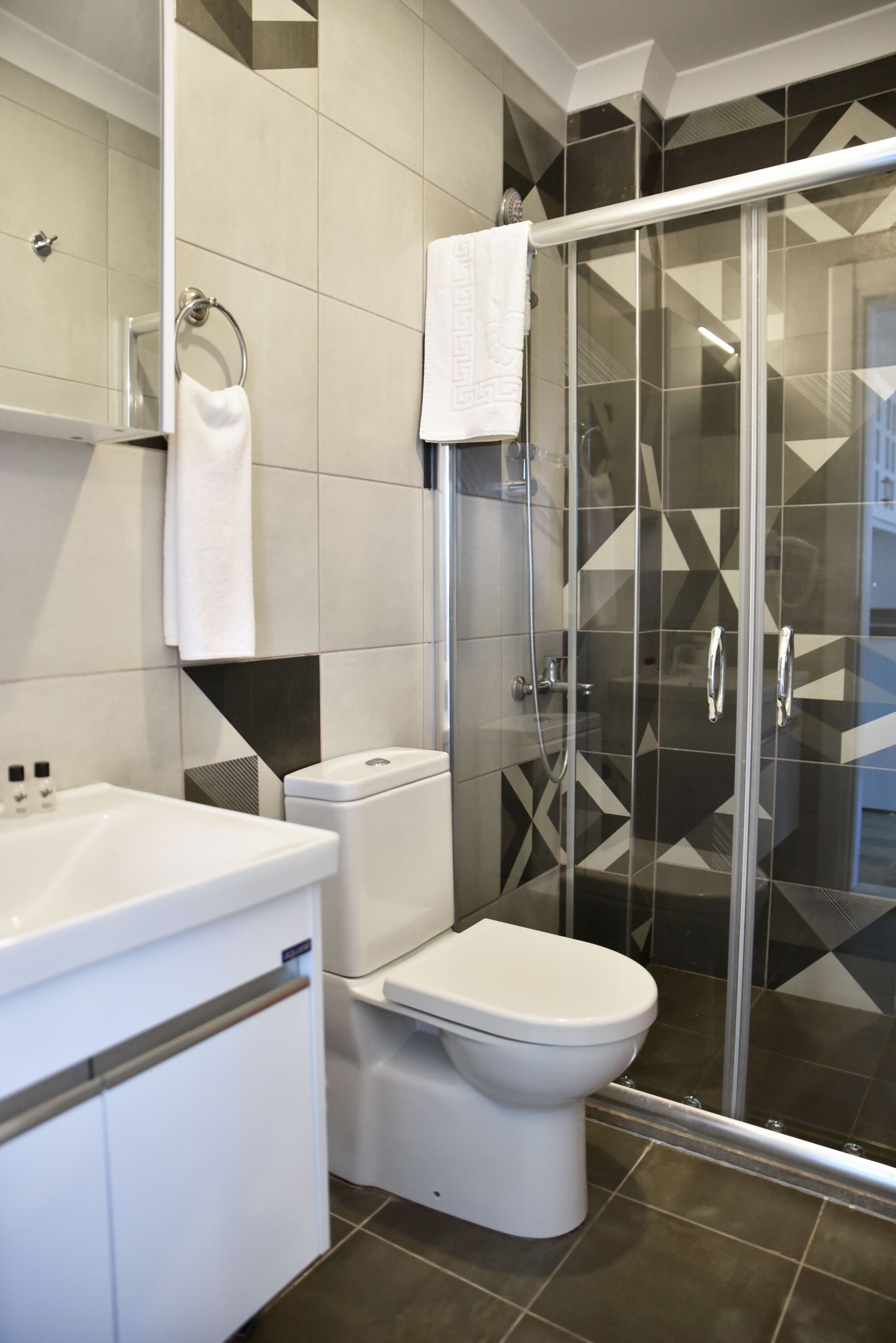 apart daire (1+1) 4 kisilik | bathroom | shower, free toiletries, hair dryer, slippers