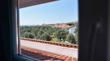 1 bedroom, premium bedding, minibar, desk