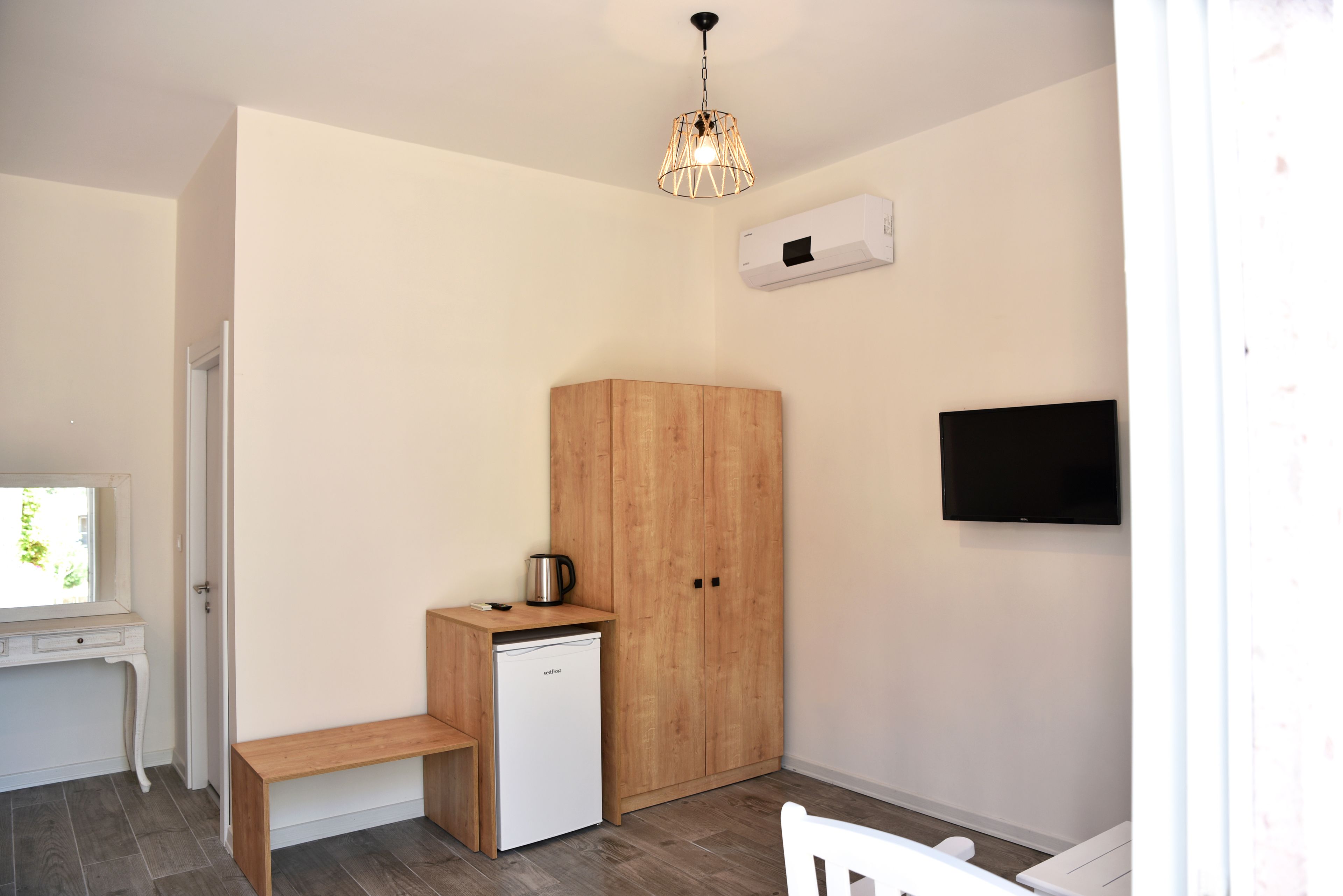 standard triple room | 1 bedroom, premium bedding, minibar, desk