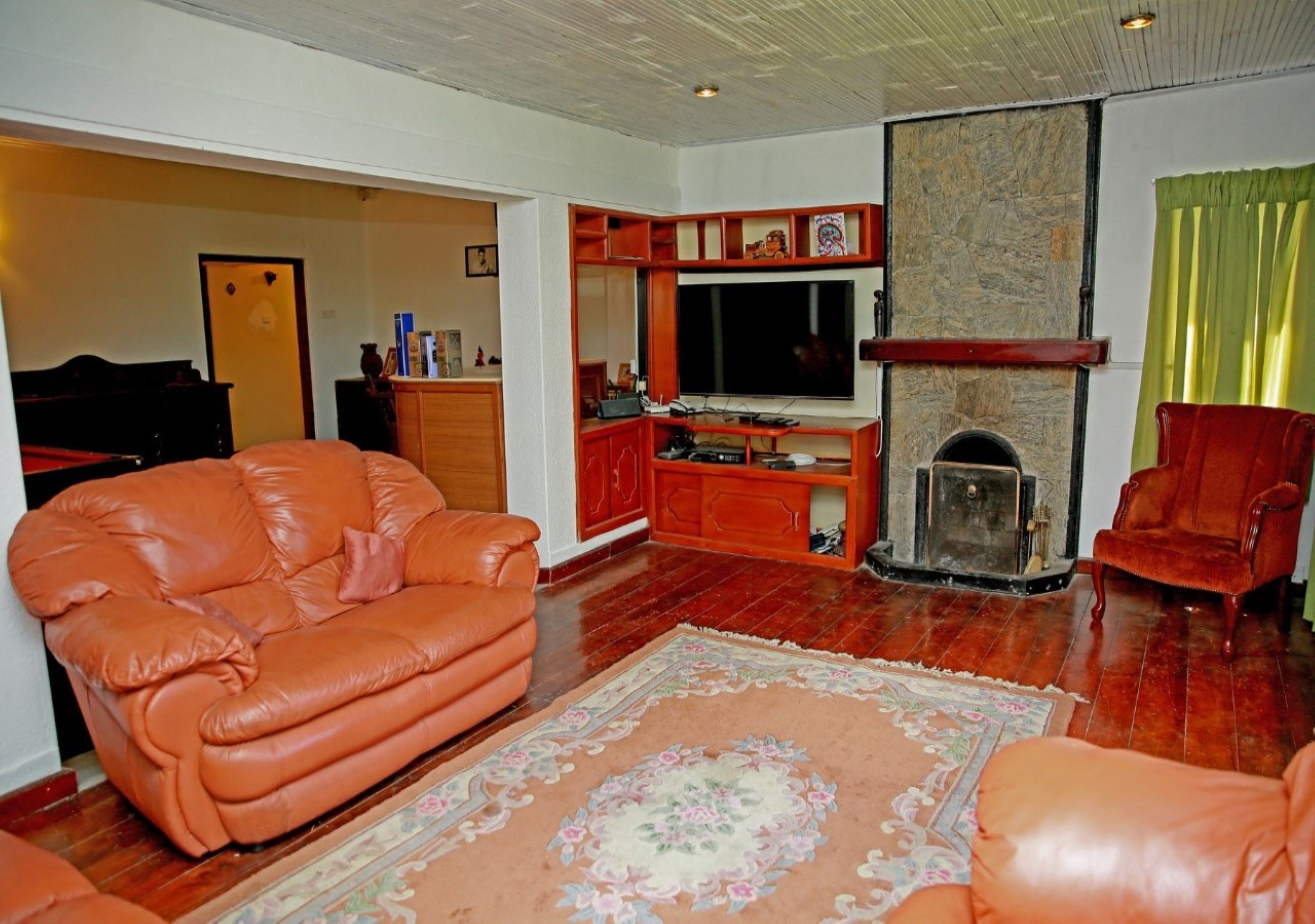 Flat-screen TV, fireplace