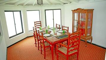 Tempat makan keluarga