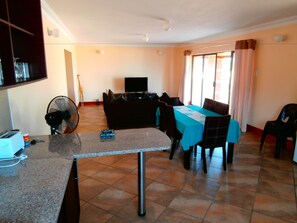 تلفزيون بشاشة مسطحة