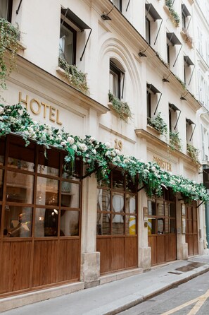 Front of property - Hotel Parister & Spa (Paris)