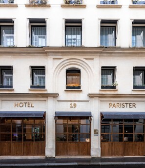 Front of property - Hotel Parister & Spa (Paris)