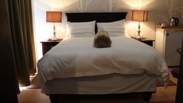 Habitación de lujo doble, baño privado | Ropa de cama de alta calidad y colchones con acolchado adicional