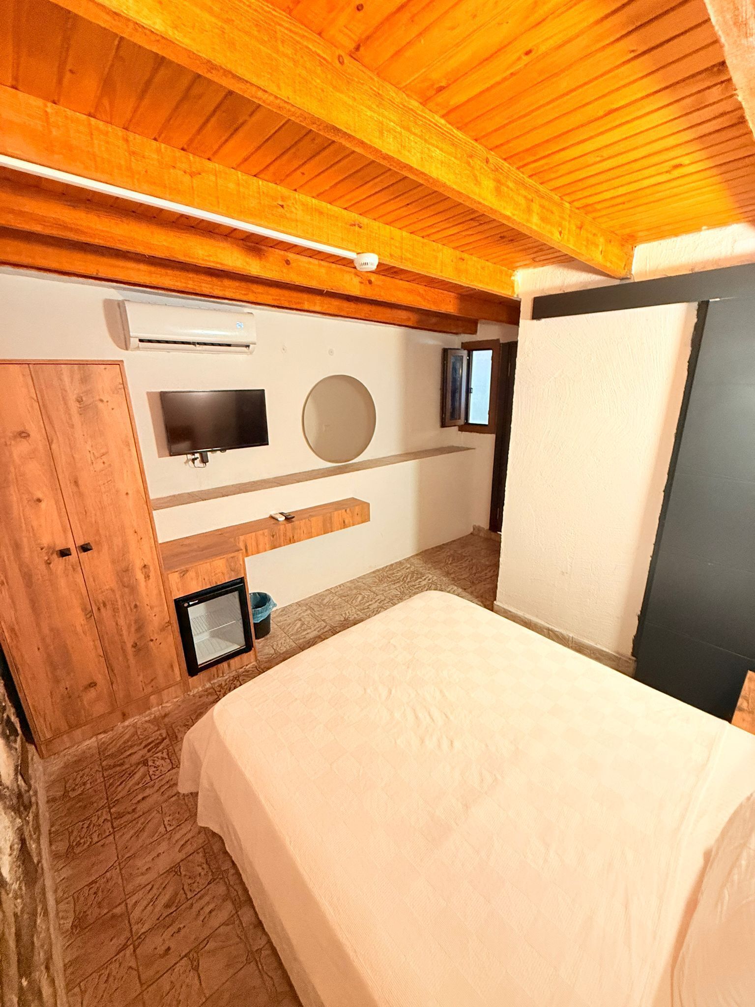 design room | 1 bedroom, individually decorated, iron/ironing board, free wifi