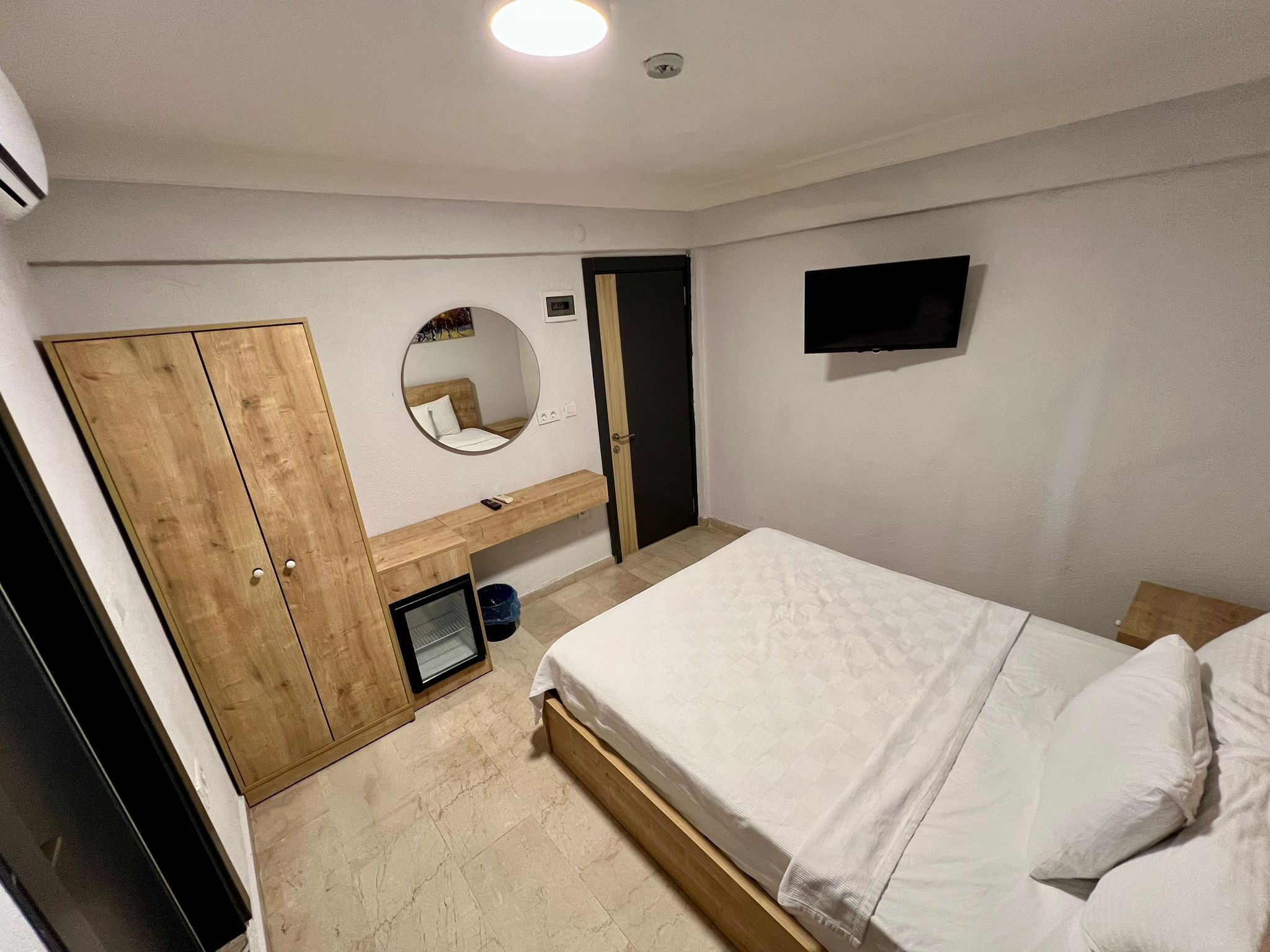 standard double room, 1 double bed | 1 bedroom, individually decorated, iron/ironing board, free wifi