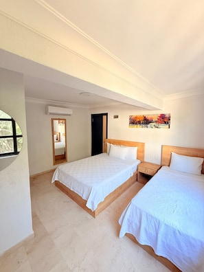 Fer et planche à repasser, Wi-Fi gratuit, draps fournis