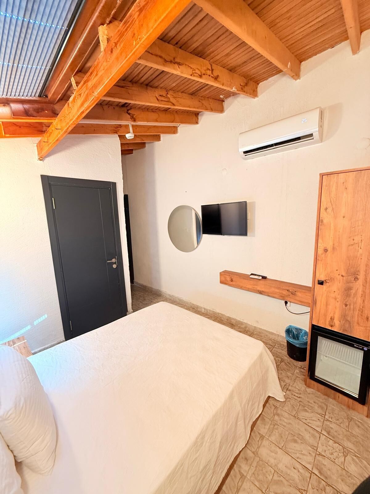 design room | 1 bedroom, individually decorated, iron/ironing board, free wifi