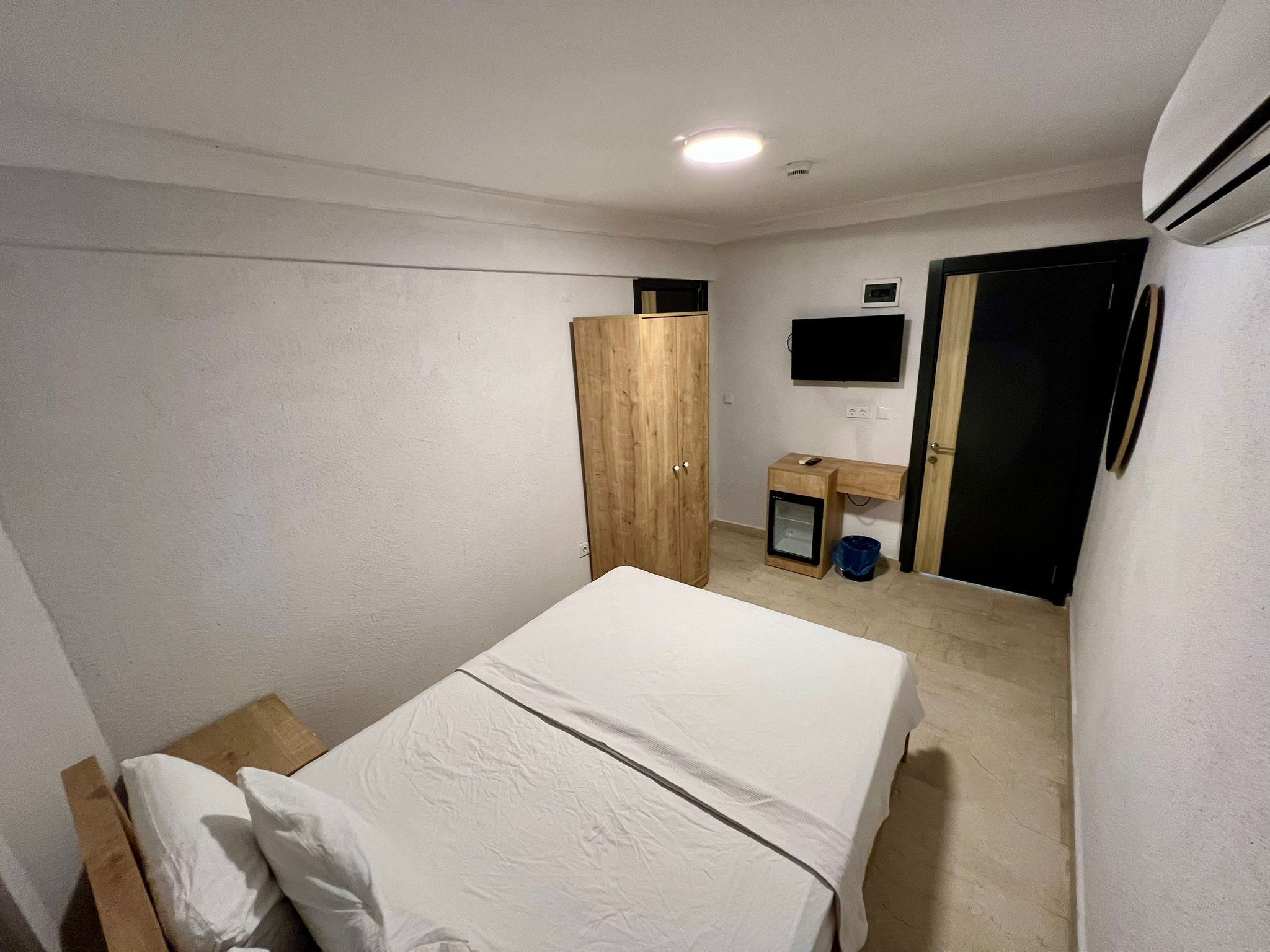 standard double room, 1 double bed | 1 bedroom, individually decorated, iron/ironing board, free wifi