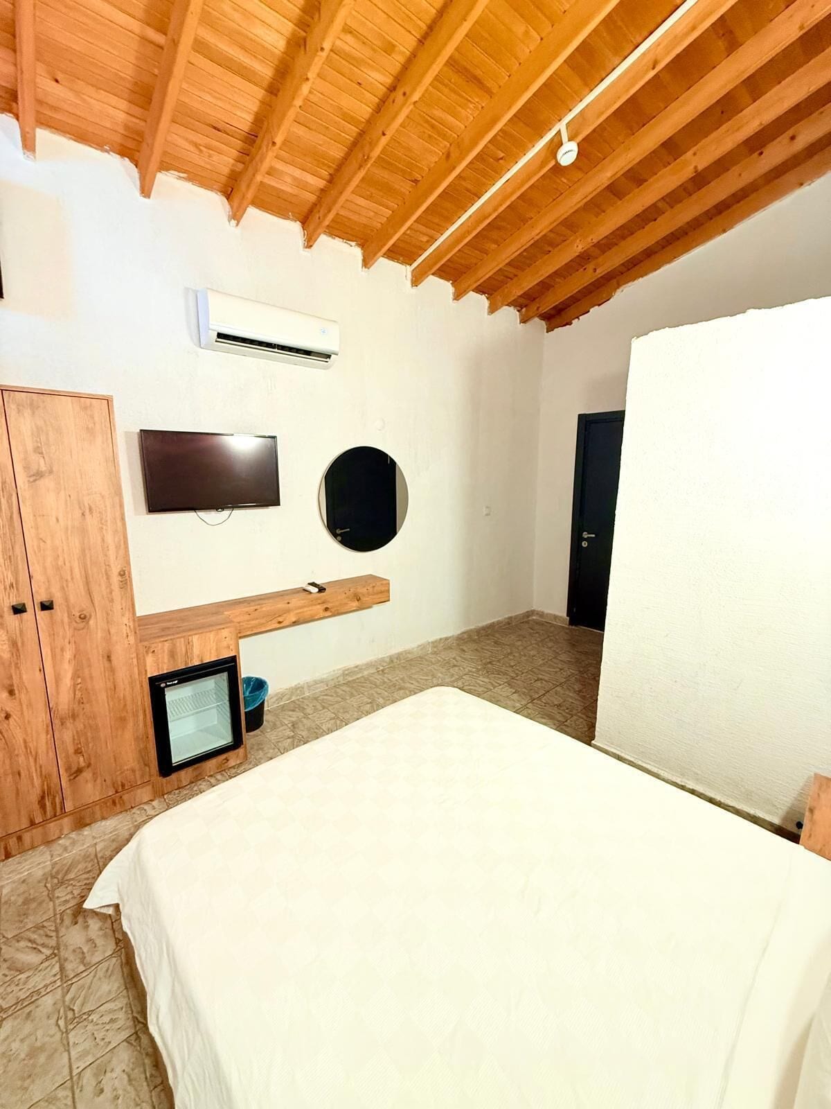 design room | 1 bedroom, individually decorated, iron/ironing board, free wifi