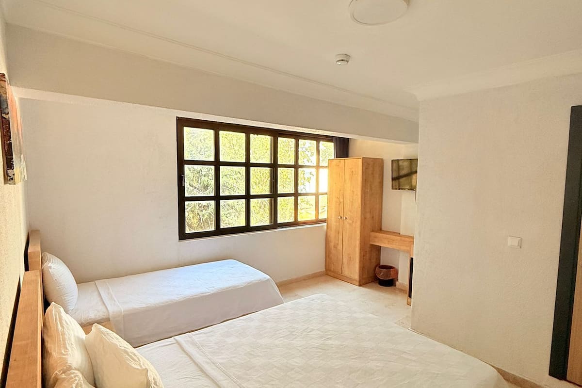 Chambre triple Standard | 1 chambre, décor unique, fer et planche à repasser