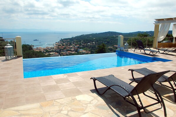 Outdoor pool, an infinity pool