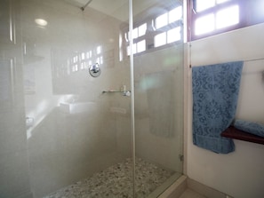 Bathroom - Greenways Golf Cottage (Cape Town)
