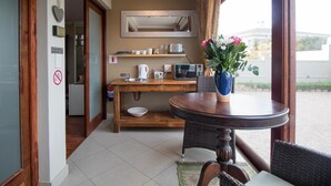 Unclassified image, 4 of 21, button - Greenways Golf Cottage (Cape Town)