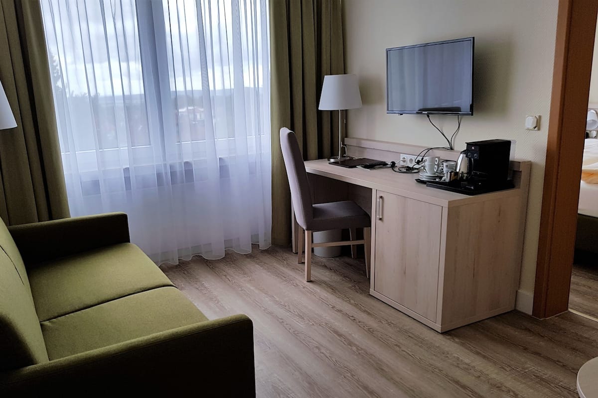 Suite, Bathtub | Living area