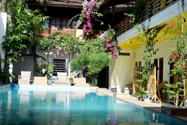 Outdoor pool, sun loungers