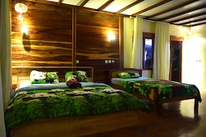 Family Suite | Premium bedding, desk, free WiFi, bed sheets - Panda Cottage - Hostel (Gili Trawangan)