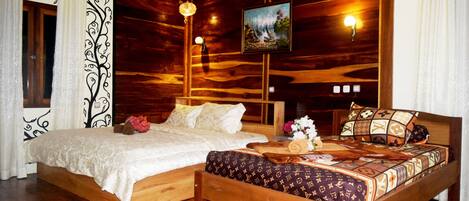 Family Suite | Premium bedding, desk, free WiFi, bed sheets