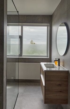 Standard Quadruple Room, Lake View | Bathroom | Shower, towels, soap, shampoo