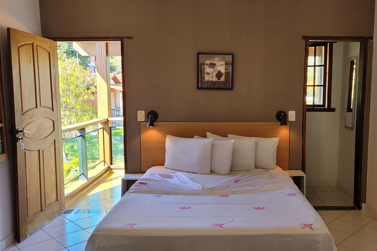 Minibar, free WiFi, bed sheets